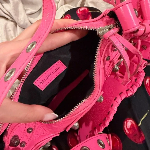 Hot pink shoulder bag - Picture 3 of 3